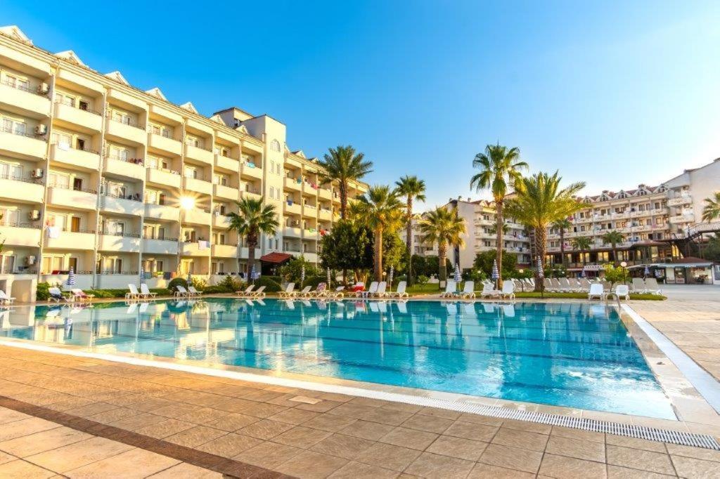 Club Pineta Hotel 말마리스 외부 사진